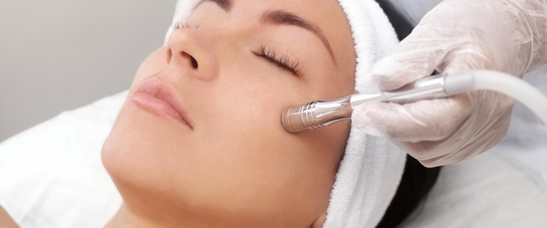 The Benefits of Microdermabrasion Facials